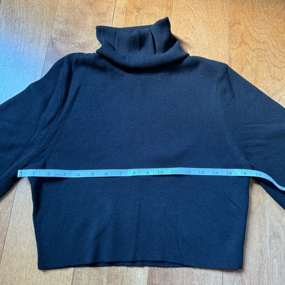 Aritzia Wilfred black long sleeve cropped turtleneck top - Picture 4 of 6